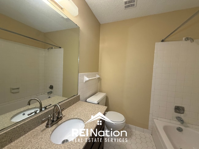 Building Photo - JUST LISTED! 3BR/2BA Memphis Stunner | Vaulted Ceilings & Stone Fireplace | Fenced Yard!