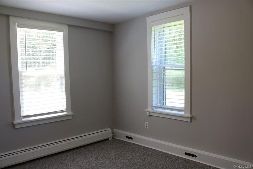 Building Photo - 2 Pelham Ave