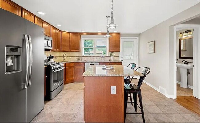 Building Photo - BEAUTIFUL HAVEN!  MOVE-IN READY 3 BEDROOM,...