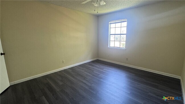 Building Photo - 2109 Hinkle Ave