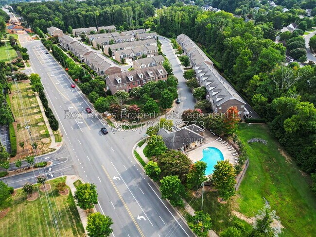 Building Photo - 10448 Benfield Rd