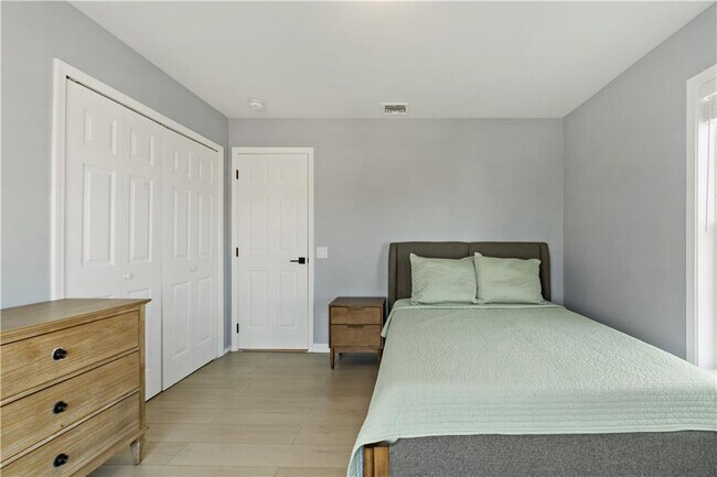 Building Photo - 11 Defelice Rd