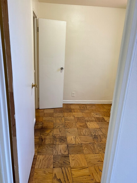 Building Photo - 3940 Bronx Blvd