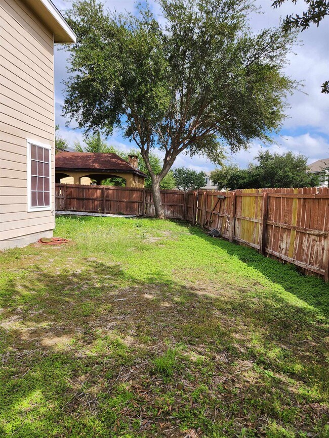 Building Photo - 1701 Port Lavaca St