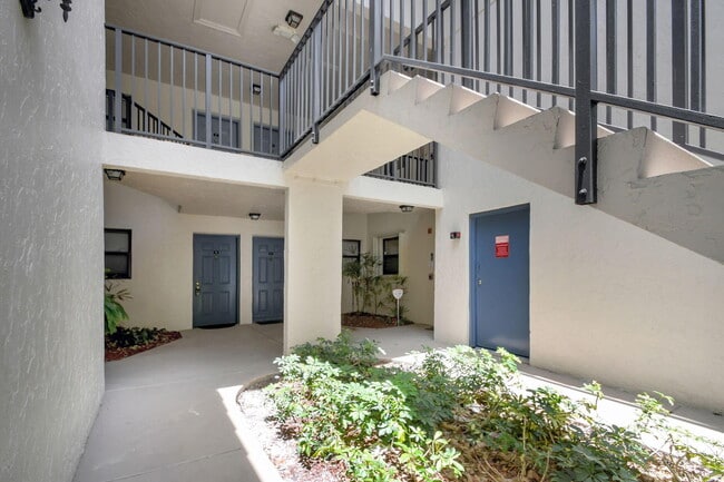 Building Photo - 1495 Lake Crystal Dr