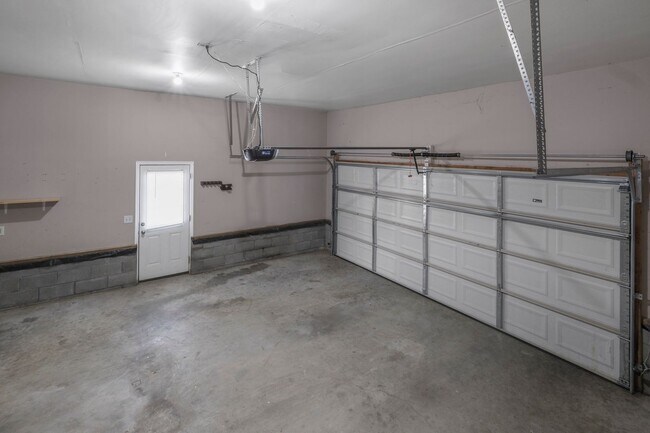Building Photo - COMING SOON! Pet Friendly, 4 Bedroom 2 bat...