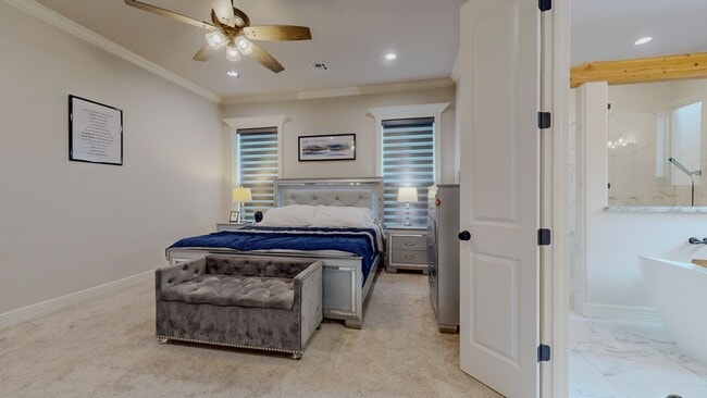 Building Photo - 112 Pindo Palm Dr