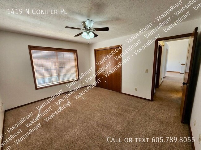 Building Photo - 1419 N Conifer Pl
