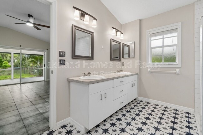 Building Photo - 95 Woodside Dr