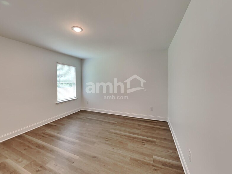 Building Photo - 223 Sapling Way