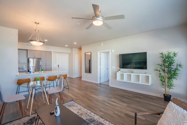 Building Photo - 1890 S Country Club Way