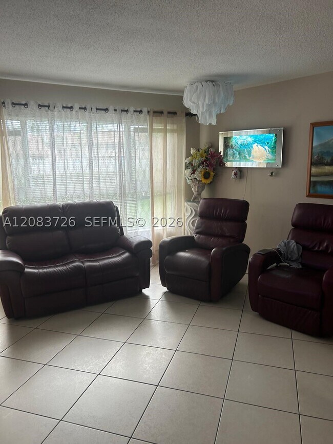 Building Photo - 7450 Miami Lakes Dr