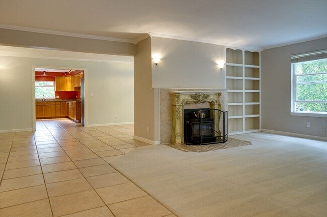 Building Photo - Ravensdale 3 Story, close to Lake Retreat,...
