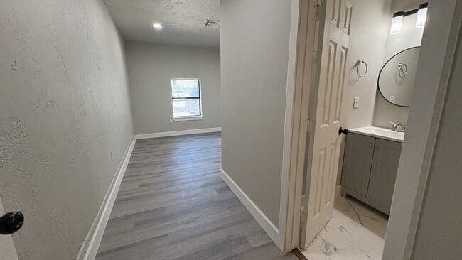 Building Photo - 7413 Drexel Ave