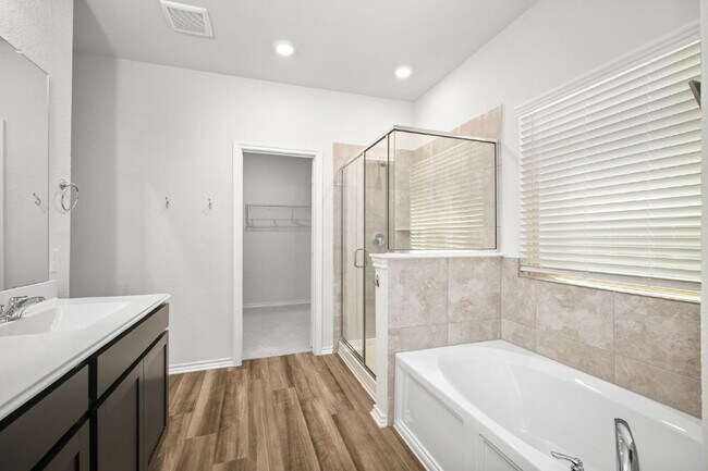 Building Photo - 3/2 Available Now in Converse - 1 MONTH FREE