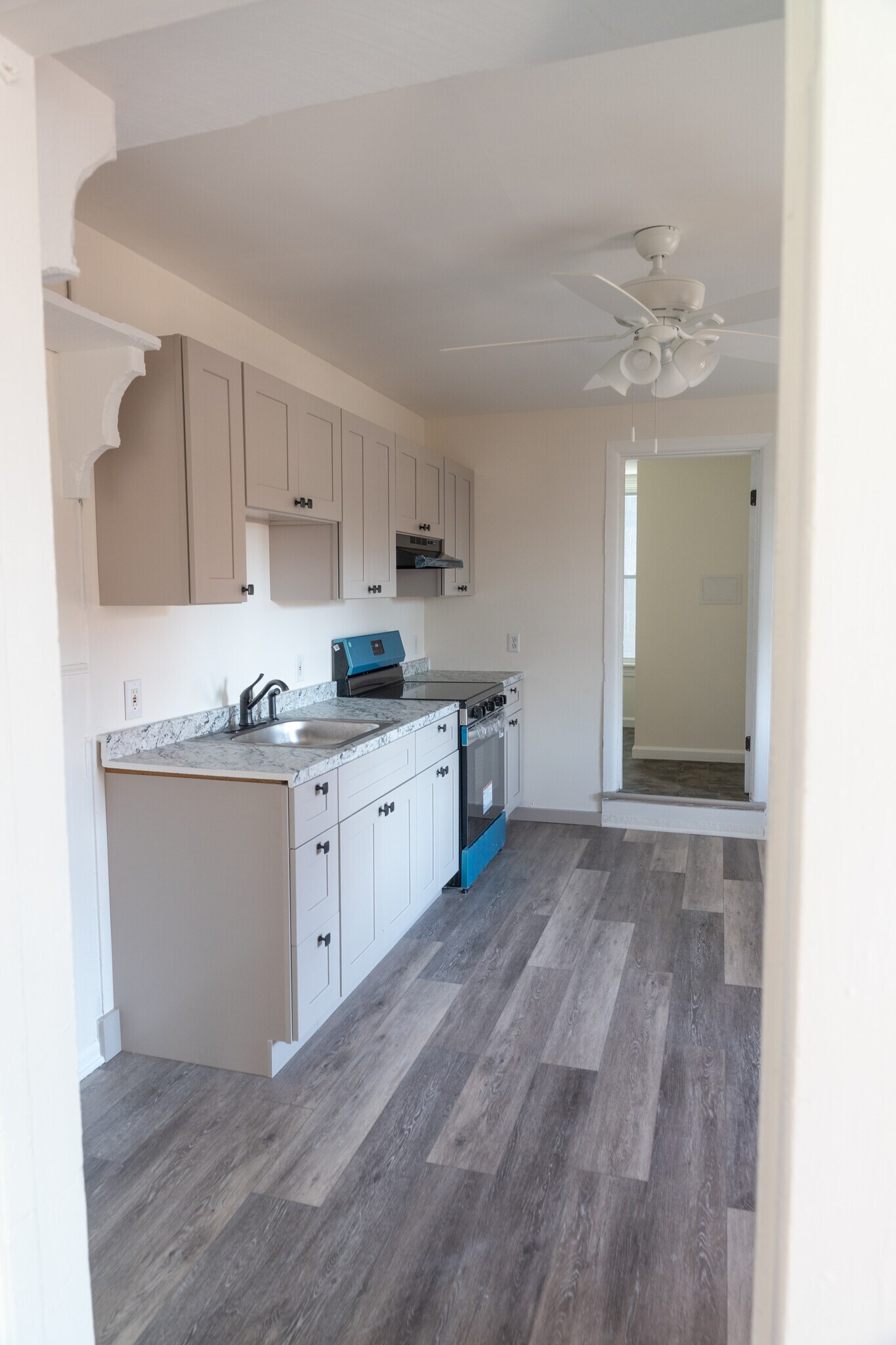 Building Photo - 1005 Railroad St