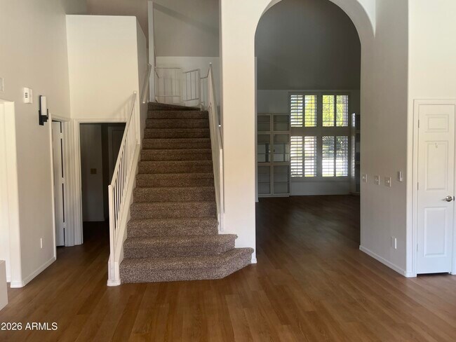 Building Photo - 3721 S Hawthorn Dr