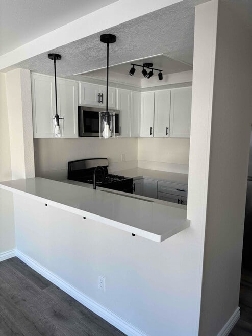 Building Photo - 322 S Vista Del Canon
