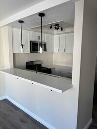 Building Photo - 322 S Vista Del Canon