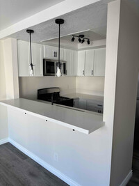 Building Photo - 322 S Vista Del Canon
