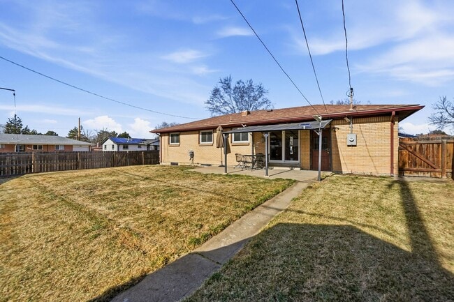 Building Photo - Beautiful 4-bedroom, 2-bathroom home located in the vibrant city of Westminster,