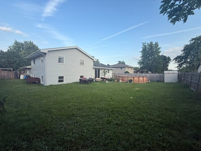 Building Photo - 1021 Stonegate Rd