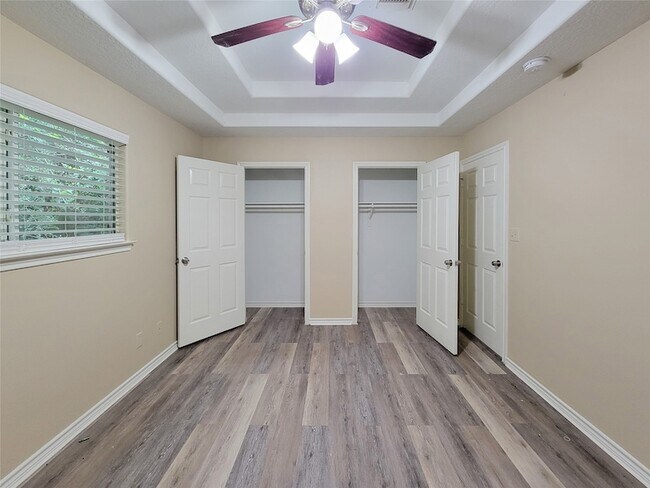 Building Photo - 12700 Royal Green Dr