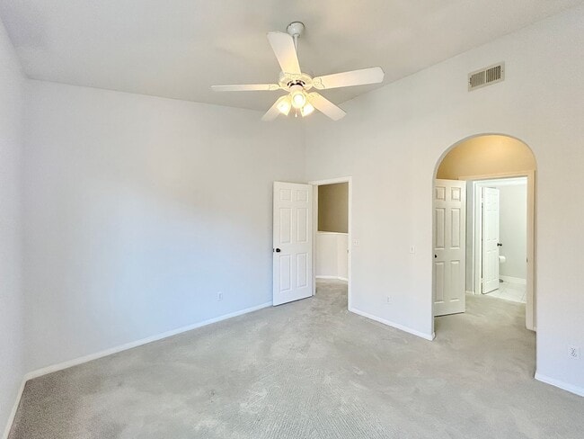 Building Photo - Beautiful 3BD/2.5BA W/ Attached Garage and In-Unit Laundry in Pacific Beach!