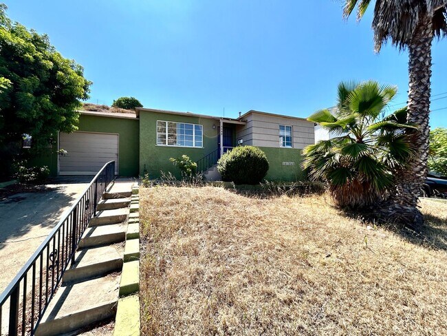 Building Photo - Charming 2 Bed / 1 Bath Home in Desirable Oak Park in San Diego