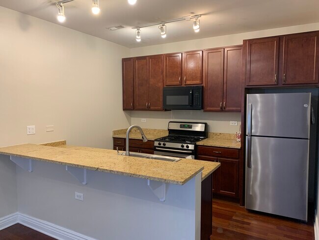 Building Photo - 3300 W Irving Park Rd