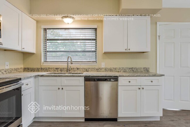 Building Photo - 5119 Divot Ct