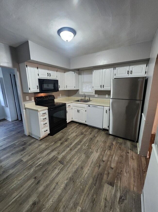 Building Photo - 612 S 8th St