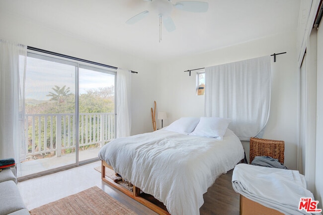 Building Photo - 555 Agate St