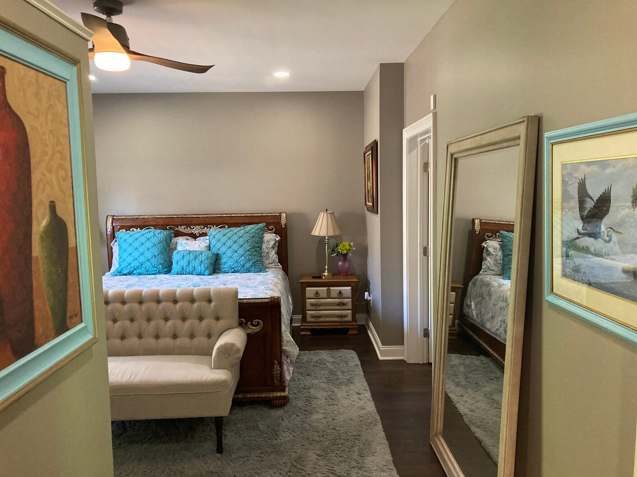 King bedroom. - 5516 Ridgemoor Dr