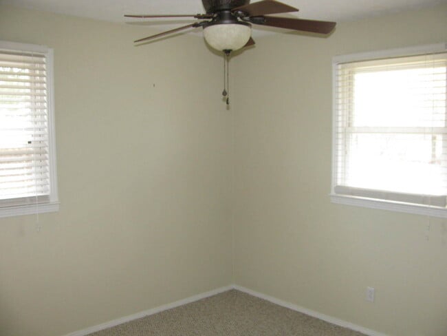 Building Photo - Great Location with 4 Bedrooms Rental Home