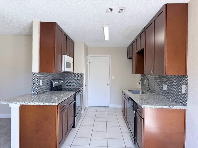 Building Photo - 2222 Sunset Trail