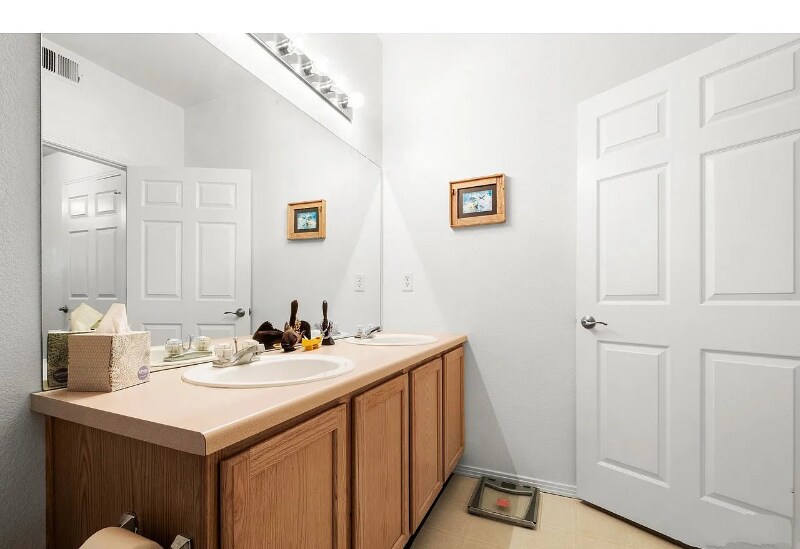 Building Photo - 3002 W Elizabeth St