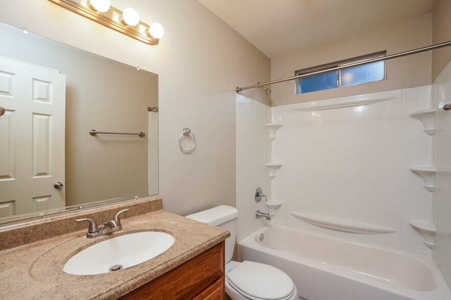 Building Photo - 20117 Dawn Mist Dr