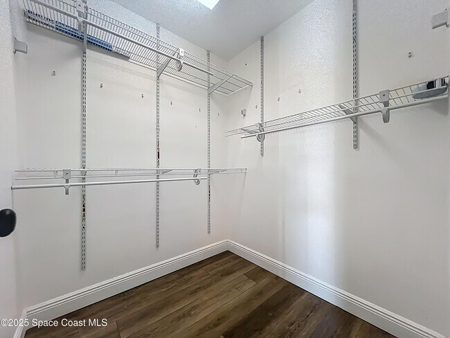 Building Photo - 1342 Richwood Cir