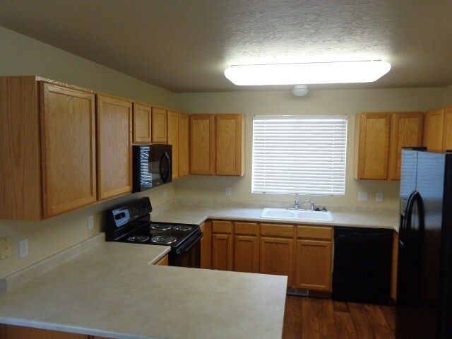 Building Photo - 5551 Geneva Way