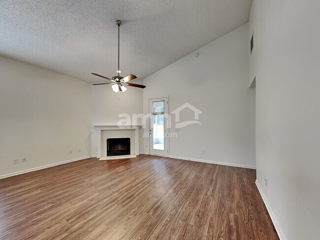 Building Photo - 12582 Ayrshire St E