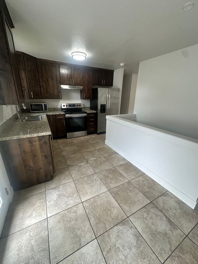 Building Photo - Beautiful home in Salt Lake!!