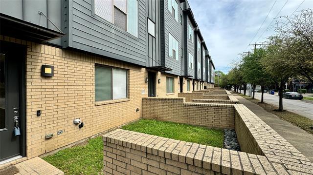 Building Photo - 3018 Zenia Dr