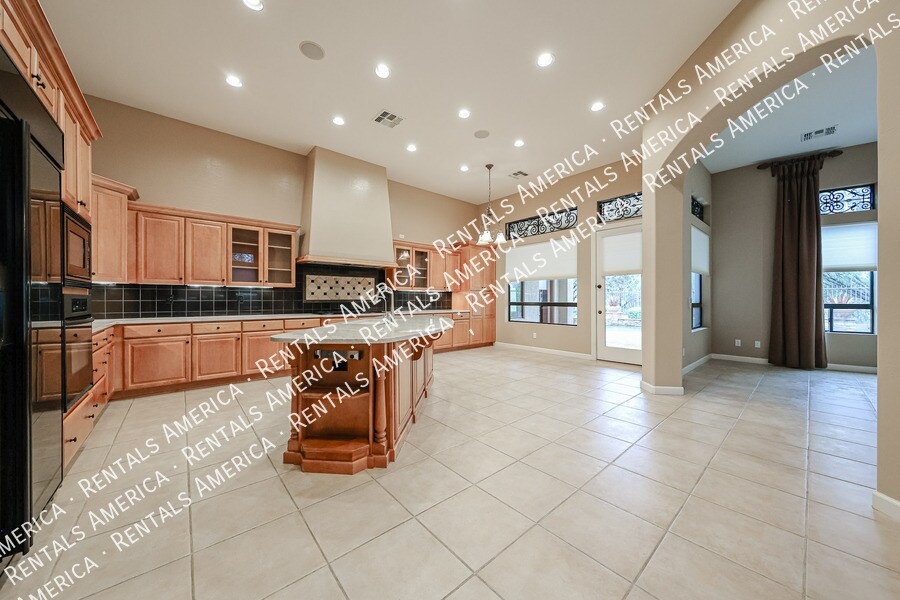 Building Photo - 7931 E Stonecliff Cir