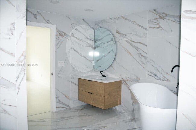 Building Photo - 10433 SW 118th Ct