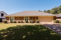 Building Photo - 507 Parklane Dr