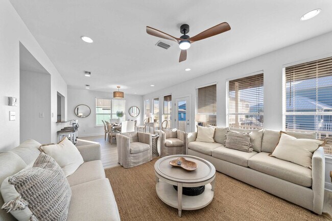 Building Photo - 6084 Sawgrass Cir