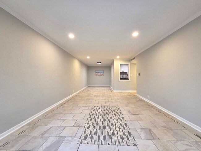 Building Photo - 5001 Carriage Way Dr