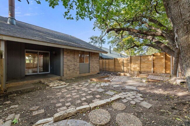 Building Photo - CV-AUS6901 Woodhue