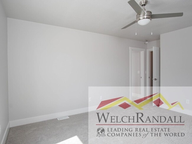 Building Photo - Live Comfortably in West Haven – Beautiful 3BR, 2.5BA Townhome for Rent!